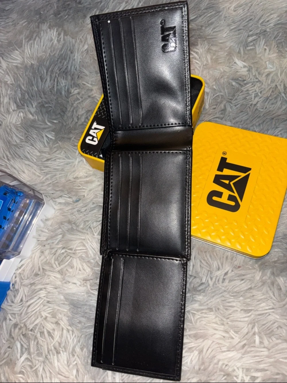 CAT Genuine Leather Black Tri-Fold Wallet with Yellow Tin RFID - Picture 7 of 7